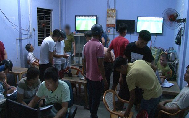 Bắt nhiều đối tượng cá độ bóng đá World cup 2018