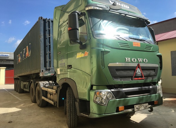 Bắt giữ xe ô tô vận chuyển 40 tấn than không rõ nguồn gốc