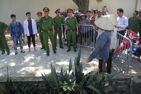 Hà Nội: Công an huyện Thanh Trì thực nghiệm hiện trường vụ nhà báo Đặng Tuyền tử vong - Hình 2