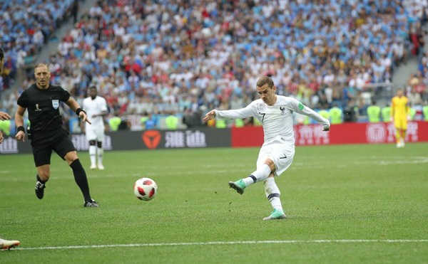 Pháp 2-0 Uruguay: Pháp vào bán kết Worl Cup - Hình 3