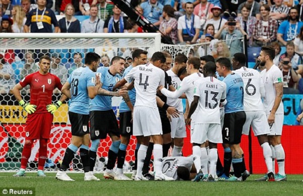 Pháp 2-0 Uruguay: Pháp vào bán kết Worl Cup - Hình 1
