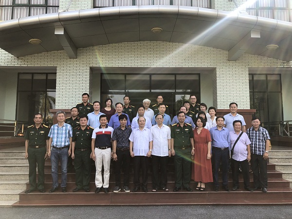 Đoàn nhà báo thăm Sư đoàn 308 Quân Tiên phong