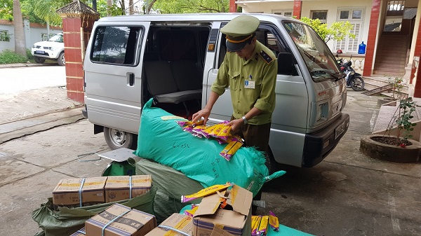 Bắt giữ 5000 túi thuốc chống rận ong nhập lậu