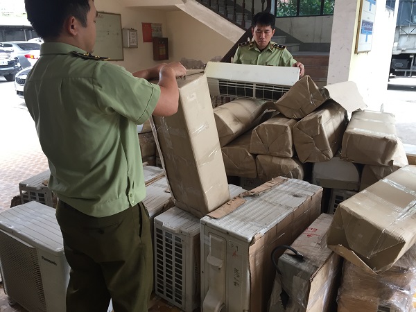 Bắt quả tang lô hàng điều hòa lậu, không rõ nguồn gốc, xuất xứ