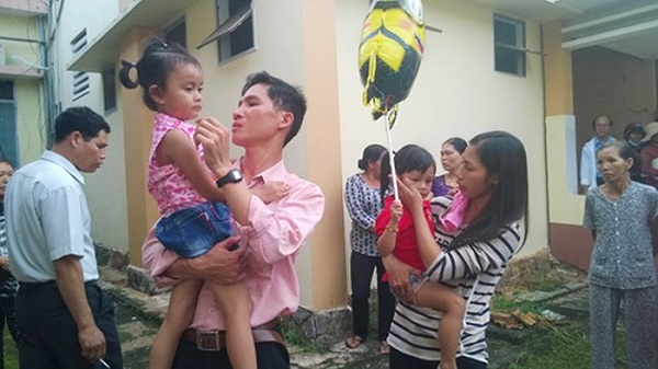 Trớ trêu nhiều trường hợp trao nhầm con ở Việt Nam