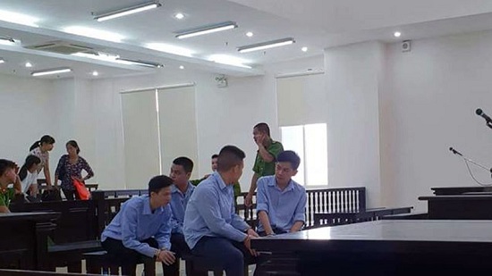 Hà Nội: Tài xế taxi tìm đến tận nhà khách hàng truy sát