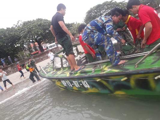 Sóng đánh chìm tàu cá, 09 thuyên viên bị nạn trên biển Côn Đảo