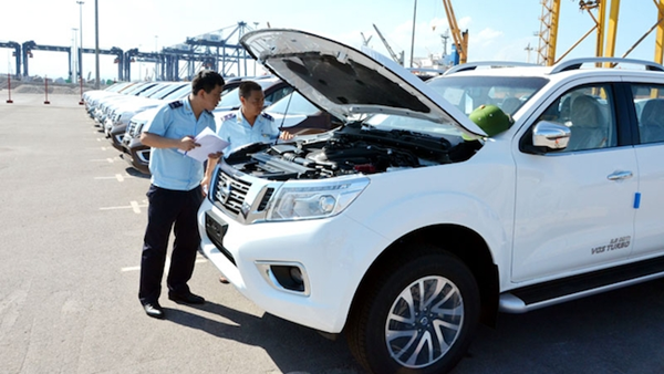 Hơn 200 xe nhập từ Indonesia cập cảng, người dân háo hức chờ mua ô tô giá rẻ