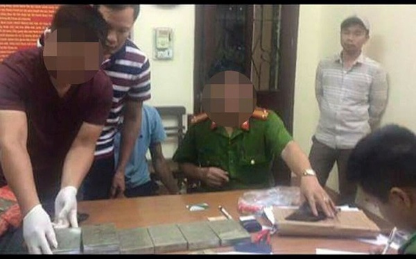 Lạng Sơn: Bắt giữ hai đối tượng vận chuyển trái phép 10 bánh heroin - Hình 1