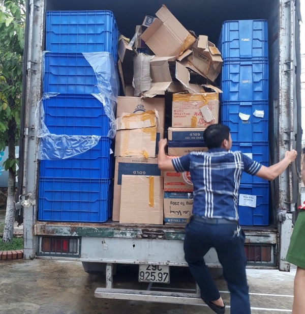 Hà Nội: Bắt giữ xe chở hơn 5.000 bao thuốc lá lậu, trị giá khoảng 150 triệu đồng