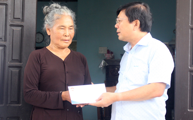 Phó Chủ tịch UBTWMTTQVN Nguyễn Hữu Dũng thăm và tặng gia đình chính sách tại Quảng Trị - Hình 1