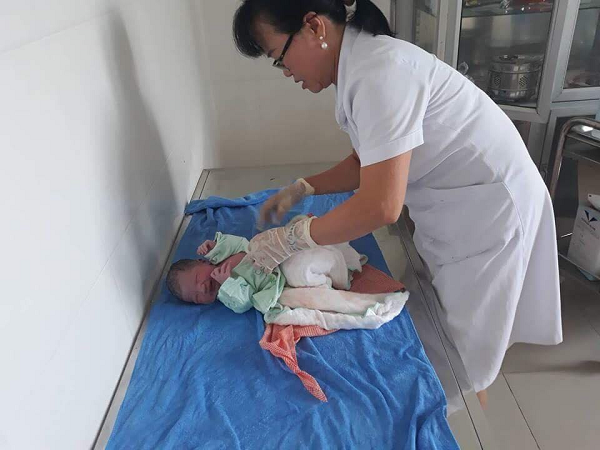 Em bé thứ 82 chào đời trên taxi Mai Linh dưới sự hỗ trợ của tài xế - Hình 1