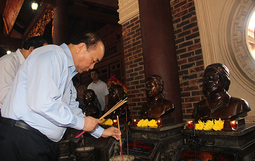 Thủ tướng Nguyễn Xuân Phúc dâng hương tại khu di tích Kim Liên, Truông Bồn - Hình 2