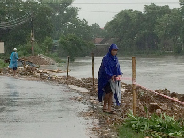 Hà Nội: Ngập úng, tê liệt giao thông sau trận mưa lớn kéo dài - Hình 8