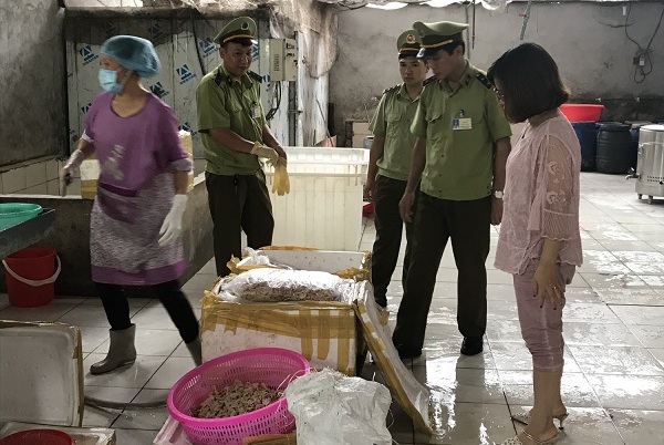 QLTT Lạng Sơn thu giữ 245 kg lòng lợn nhập lậu - Hình 1