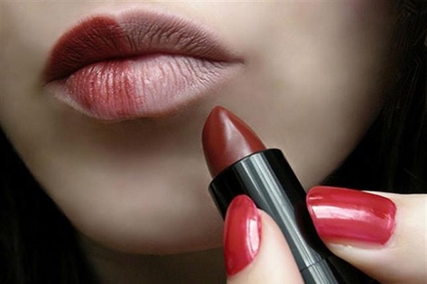 Nguy hiểm rình rập từ thỏi son môi nhiễm chì
