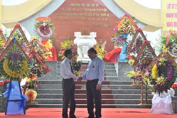 Thủ tướng Nguyễn Xuân Phúc dự lễ khánh thành nghĩa trang và nhà bia liệt sĩ tại Quảng Nam - Hình 1