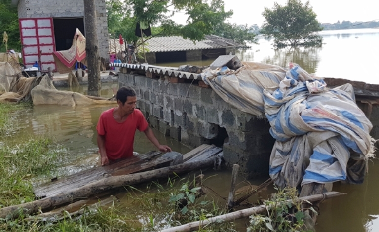 Hà Nội: Thăm hỏi, động viên nhân dân huyện Chương Mỹ bị ảnh hưởng bởi mưa lũ - Hình 4
