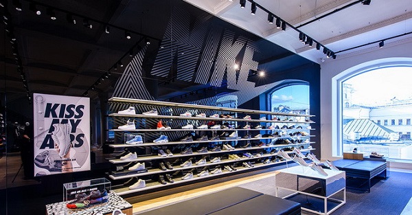 Sau cáo buộc đối xử bất công, Nike đã tăng lương đồng loạt cho 7.000 nhân viên