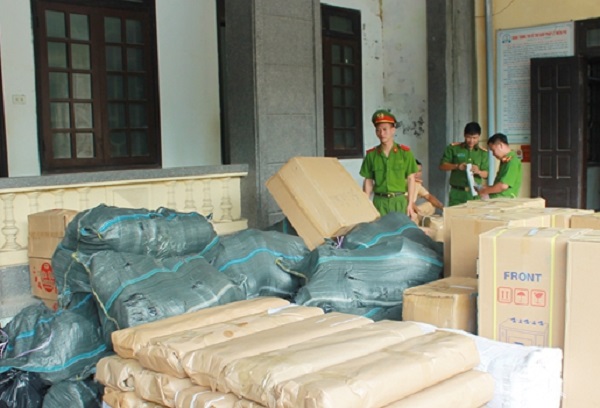 Hà Tĩnh: Bắt giữ số lượng lớn hàng hóa, đồ chơi trẻ em mang tính bạo lực