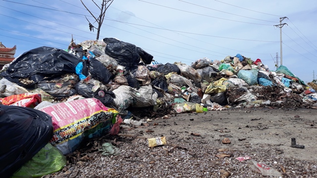 Hoằng Hóa (Thanh Hóa): Người dân khổ sở vì sống cạnh bãi tập kết rác 