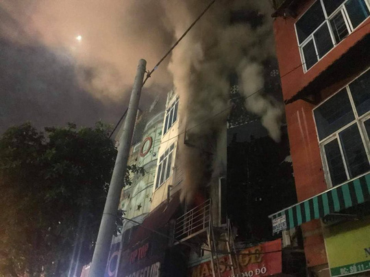 Hà Nội: “Bà hoả” ghé thăm quán Karaoke 5 tầng trong đêm