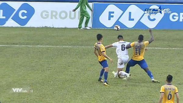 Thất bại trước SLNA, FLC Thanh Hóa đánh mất lợi thế trận lượt đi Cúp Quốc gia