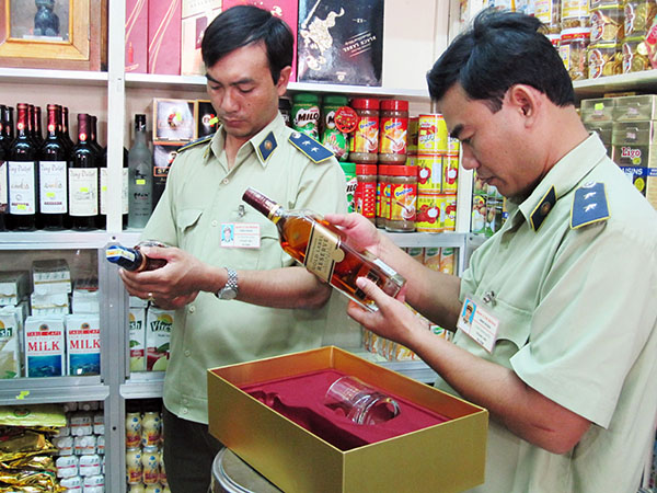 Lai Châu: Thu NSHH hơn 1 tỷ đồng từ công tác chống buôn lậu, GLTM và hàng giả - Hình 1