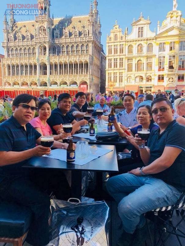 DN tài trợ cho nhiều cán bộ Sở TN&MT đi du lịch Châu Âu đang thực hiện DA “khủng” tại Bắc Giang