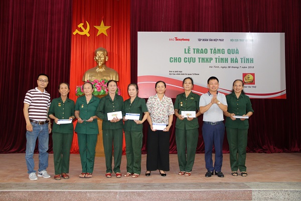 Tập đoàn Tân Hiệp Phát tặng quà cho các cựu thanh niên xung phong tại Nghệ An, Hà Tĩnh - Hình 3