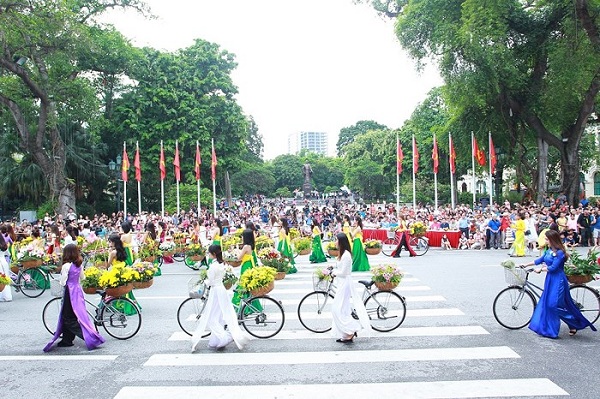 Hà Nội: Hàng nghìn khách thập phương và người dân Thủ đô hòa mình trong lễ hội đường phố - Hình 7
