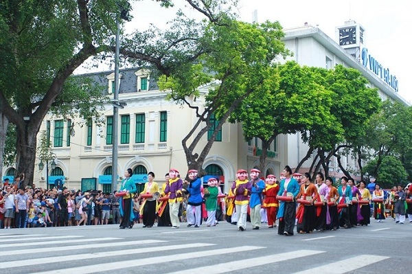 Hà Nội: Hàng nghìn khách thập phương và người dân Thủ đô hòa mình trong lễ hội đường phố - Hình 2