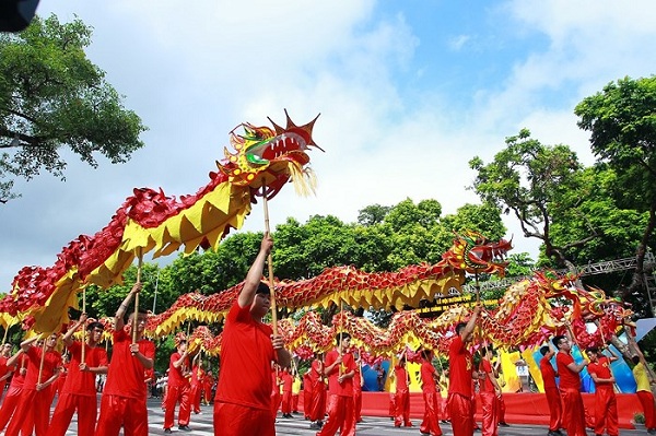 Hà Nội: Hàng nghìn khách thập phương và người dân Thủ đô hòa mình trong lễ hội đường phố - Hình 1