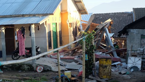 Động đất tại Indonesiakhiến ít nhất 10 người thiệt mạng - Hình 1