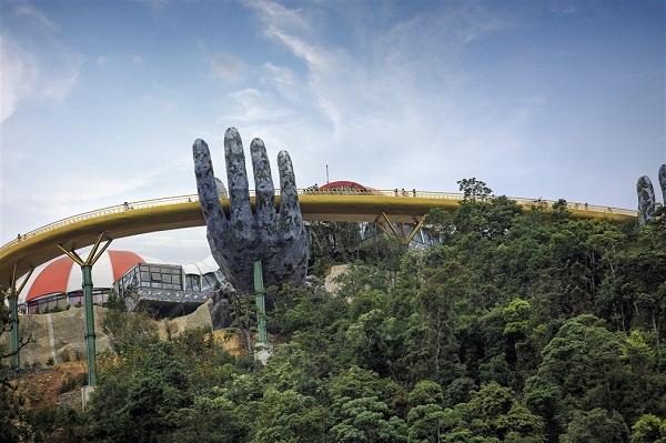 Trang web kiến trúc uy tín nhất thế giới ca ngợi Cầu Vàng ở Bà Nà Hills - Hình 3