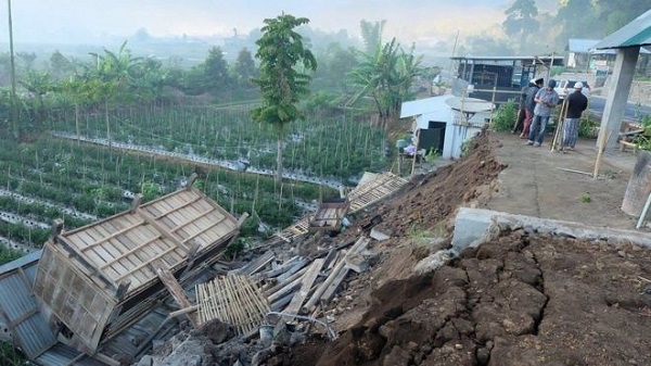 Indonesia: Động đất 6,4 độ Richter, 13 người chết, hàng trăm người bị thương - Hình 2