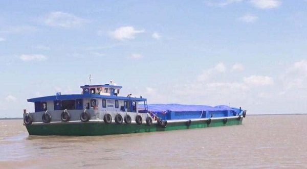 Biên phòng TP.HCM: Bắt giữ sà lan chở 500 tấn phân bón lậu