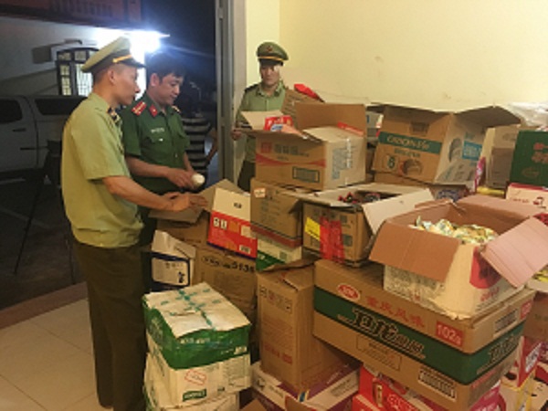 Lạng Sơn: Thu giữ lô hàng thực phẩm nhập lậu - Hình 1