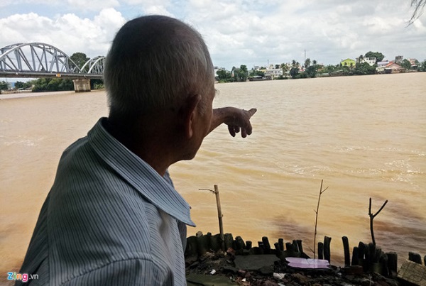 Hàng loạt căn nhà, khu chợ bị đổ ập xuống sông Đồng Nai - Hình 11