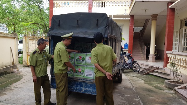 Lạng Sơn: Bắt giữ xe ô tô vận chuyển 1.200 chai bi Liquan nhập lậu