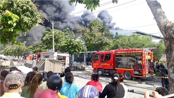 TP. HCM: Cháy lớn tại Khu công nghiệp Nhị Xuân - Hình 2