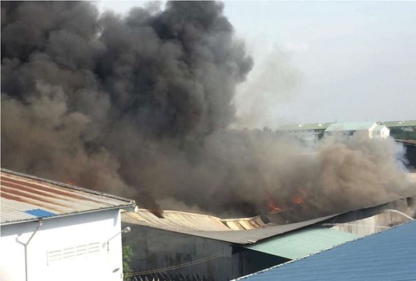 TP. HCM: Cháy lớn tại Khu công nghiệp Nhị Xuân