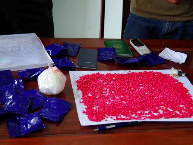 Bắt đối tượng vận chuyển 3.000 viên ma túy tổng hợp từ Lào về Việt Nam