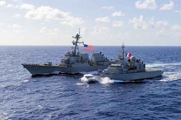 Mỹ 'hợp tung liên hoành' giành lại thế công trên Biển Đông trước Trung Quốc - Hình 2