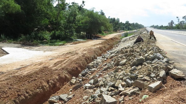 Lo ngại về chất lượng công trình cao tốc Quảng Nam - Quảng Ngãi