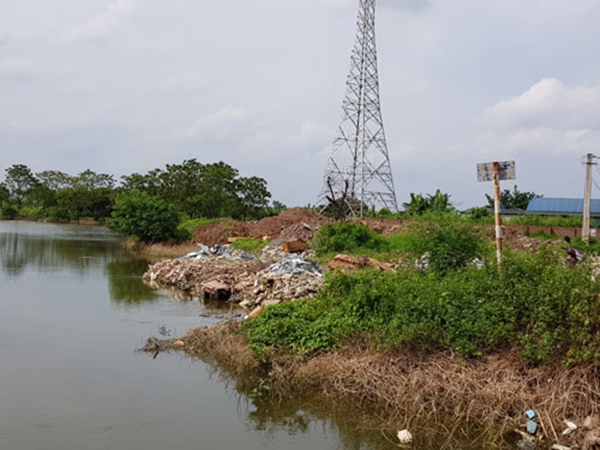 Rác, phế thải "lấp" sông: Bao giờ mới được “mạnh tay” xử lý?