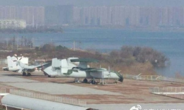 Trung Quốc bí mật chế tạo máy bay tác chiến điện tử giống E-2 Hawkeye của Mỹ - Hình 1