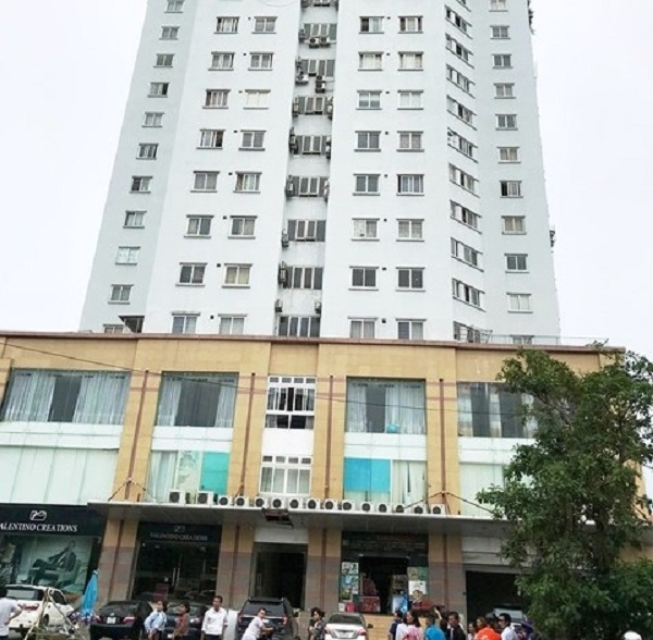 Nghệ An: Người phụ nữ tử vong khi rơi từ tầng 10 của tòa nhà xuống đất - Hình 1