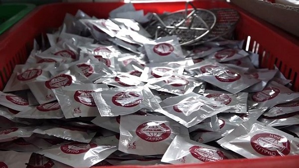 TP. HCM: Phát hiện cơ sở sản xuất bao cao su bằng keo vá xe