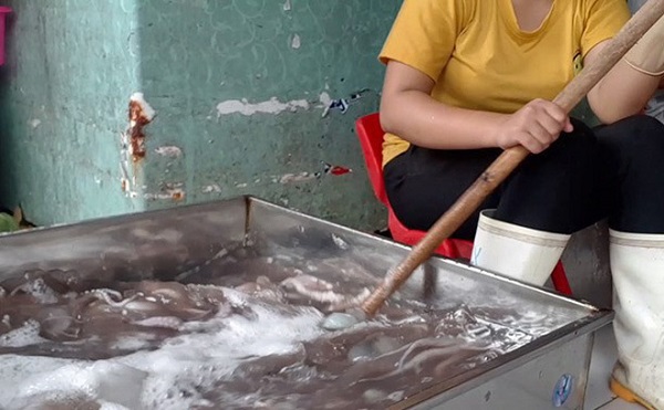 Cứ dùng hóa chất tẩy rửa là độc hại?